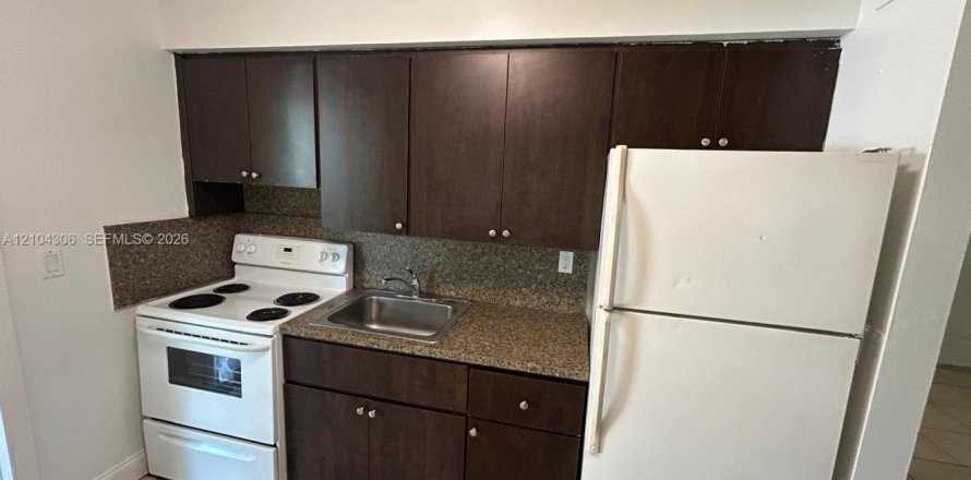 Immobilier commercial à Hollywood, Floride 209.77 m2 № 2412247