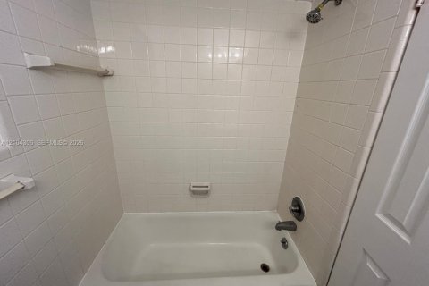 Immobilier commercial à louer à Hollywood, Floride: 209.77 m2 № 2412247 - photo 6