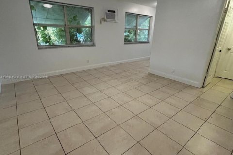 Immobilier commercial à louer à Hollywood, Floride: 209.77 m2 № 2412247 - photo 7