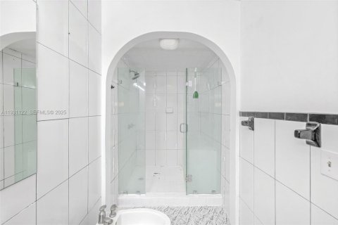 Townhouse in Miami Beach, Florida 3 bedrooms, 151.62 sq.m. № 2034640 - photo 9