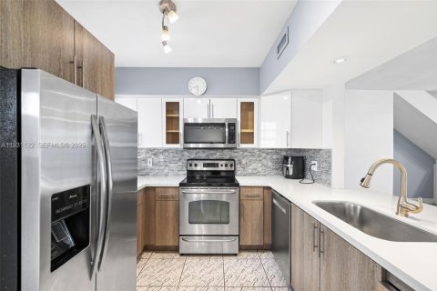 Townhouse in Miami Beach, Florida 3 bedrooms, 151.62 sq.m. № 2034640 - photo 6