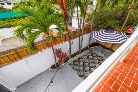 Townhouse in Miami Beach, Florida 3 bedrooms, 151.62 sq.m. № 2034640 - photo 4