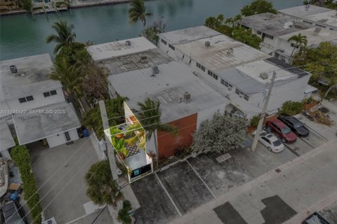 Townhouse in Miami Beach, Florida 3 bedrooms, 151.62 sq.m. № 2034640 - photo 11