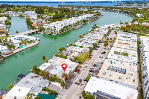 Townhouse in Miami Beach, Florida 3 bedrooms, 151.62 sq.m. № 2034640 - photo 10