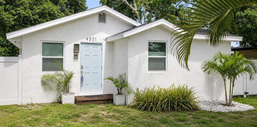 Villa ou maison à Saint Petersburg, Floride 3 chambres, 71.35 m2 № 2239253