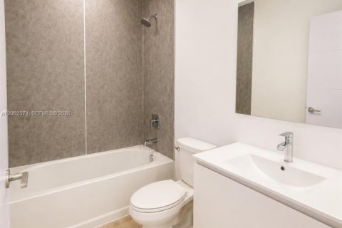 Townhouse in Florida City, Florida 3 bedrooms, 140.84 sq.m. № 2254136 - photo 13