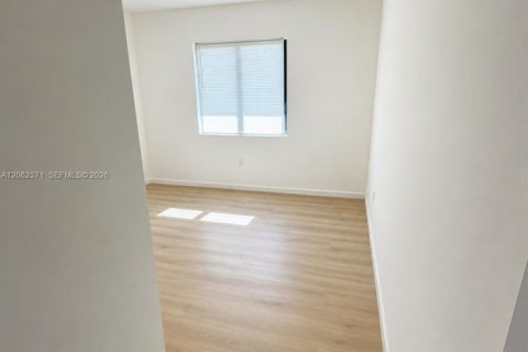 Townhouse in Florida City, Florida 3 bedrooms, 140.84 sq.m. № 2254136 - photo 19