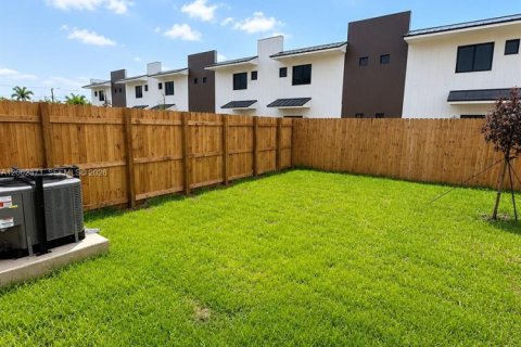 Townhouse in Florida City, Florida 3 bedrooms, 140.84 sq.m. № 2254136 - photo 22