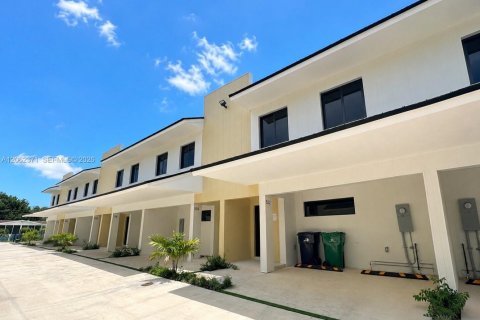 Townhouse in Florida City, Florida 3 bedrooms, 140.84 sq.m. № 2254136