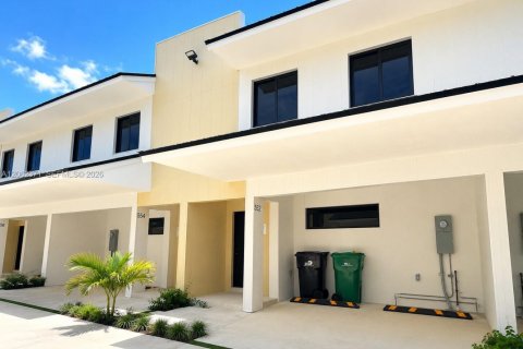Townhouse in Florida City, Florida 3 bedrooms, 140.84 sq.m. № 2254136 - photo 24