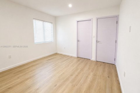 Townhouse in Florida City, Florida 3 bedrooms, 140.84 sq.m. № 2254136 - photo 15