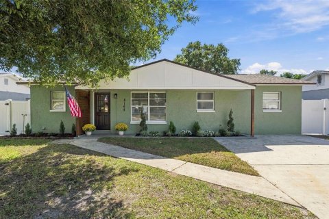 House in Seminole, Florida 3 bedrooms, 92.34 sq.m. № 2421782