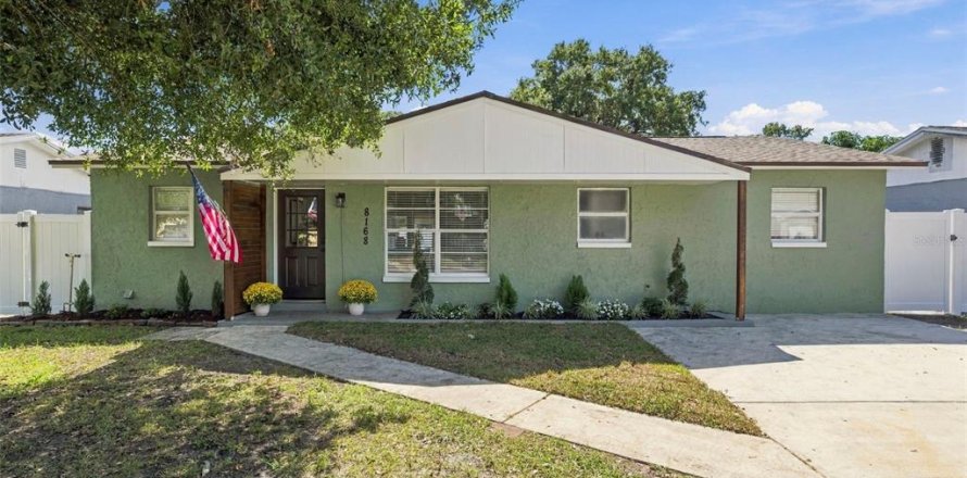 House in Seminole, Florida 3 bedrooms, 92.34 sq.m. № 2421782