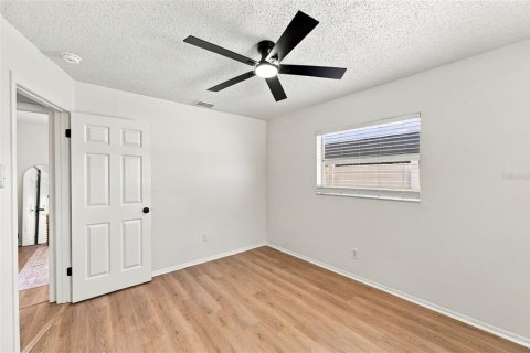 House in Seminole, Florida 3 bedrooms, 92.34 sq.m. № 2421782 - photo 23