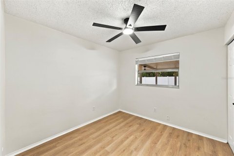 House in Seminole, Florida 3 bedrooms, 92.34 sq.m. № 2421782 - photo 28
