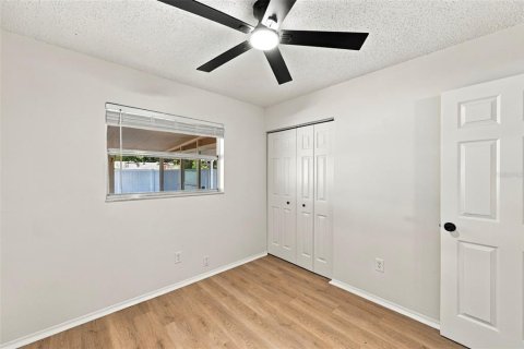 House in Seminole, Florida 3 bedrooms, 92.34 sq.m. № 2421782 - photo 29