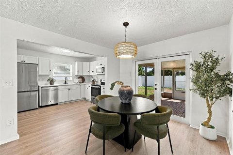 House in Seminole, Florida 3 bedrooms, 92.34 sq.m. № 2421782 - photo 10