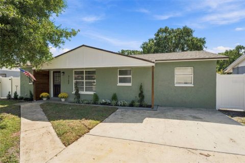 House in Seminole, Florida 3 bedrooms, 92.34 sq.m. № 2421782 - photo 4