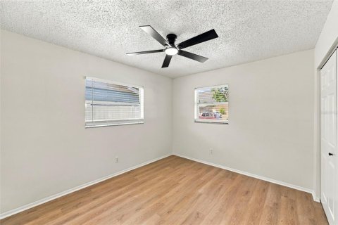 House in Seminole, Florida 3 bedrooms, 92.34 sq.m. № 2421782 - photo 20