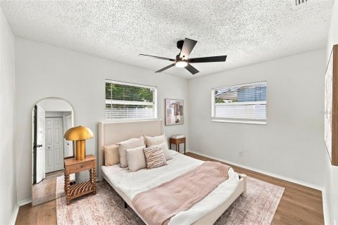 House in Seminole, Florida 3 bedrooms, 92.34 sq.m. № 2421782 - photo 24