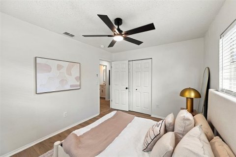 House in Seminole, Florida 3 bedrooms, 92.34 sq.m. № 2421782 - photo 27