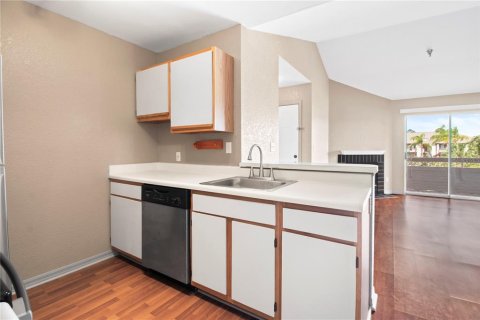 Condo in Saint Petersburg, Florida, 1 bedroom  № 2102460 - photo 13