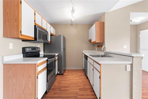 Condo in Saint Petersburg, Florida, 1 bedroom  № 2102460 - photo 11