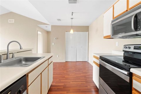 Condo in Saint Petersburg, Florida, 1 bedroom  № 2102460 - photo 10