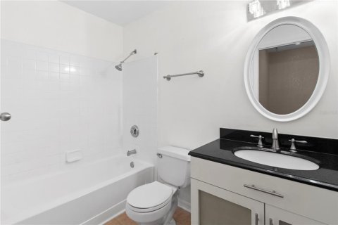Condo in Saint Petersburg, Florida, 1 bedroom  № 2102460 - photo 19