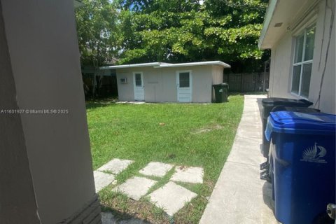 House in Fort Lauderdale, Florida 5 bedrooms, 178.28 sq.m. № 1980805 - photo 14