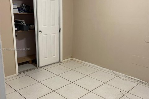 House in Fort Lauderdale, Florida 5 bedrooms, 178.28 sq.m. № 1980805 - photo 9