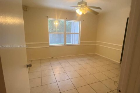 House in Fort Lauderdale, Florida 5 bedrooms, 178.28 sq.m. № 1980805 - photo 12