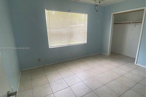 House in Fort Lauderdale, Florida 5 bedrooms, 178.28 sq.m. № 1980805 - photo 8