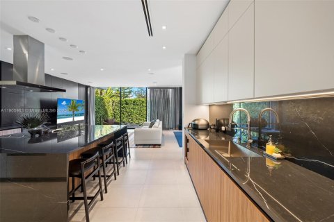 Casa en alquiler en Miami Beach, Florida, 5 dormitorios, 478.45 m2 № 2062279 - foto 20