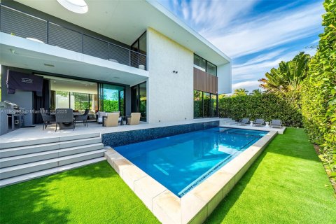 Casa en Miami Beach, Florida 5 dormitorios, 478.45 m2 № 2062279