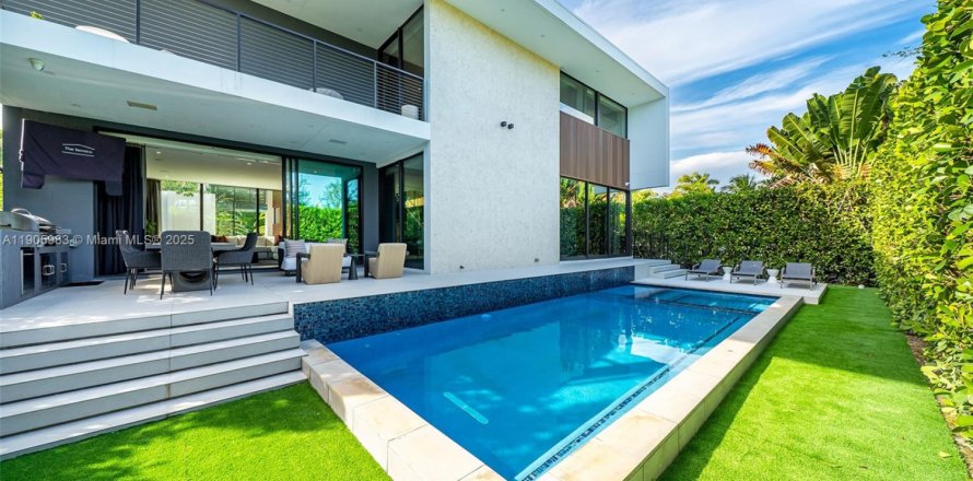 Casa en Miami Beach, Florida 5 dormitorios, 478.45 m2 № 2062279