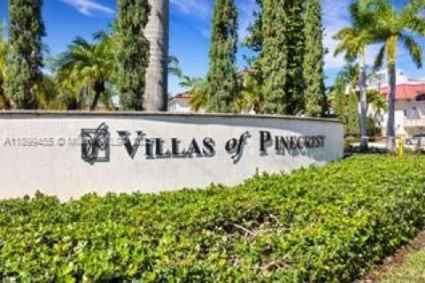 Adosado en venta en Pinecrest, Florida, 3 dormitorios, 96.62 m2 № 1951235 - foto 1