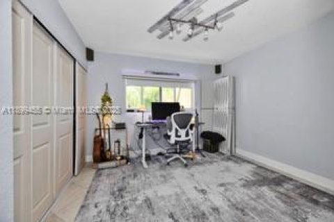 Adosado en venta en Pinecrest, Florida, 3 dormitorios, 96.62 m2 № 1951235 - foto 11