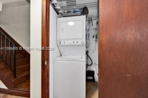 Adosado en venta en Pinecrest, Florida, 3 dormitorios, 96.62 m2 № 1951235 - foto 16