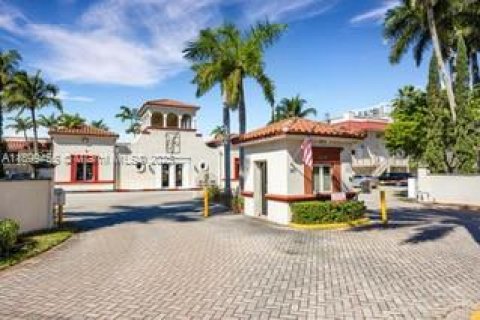 Adosado en venta en Pinecrest, Florida, 3 dormitorios, 96.62 m2 № 1951235 - foto 2