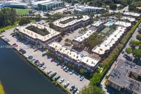 Adosado en venta en Pinecrest, Florida, 3 dormitorios, 96.62 m2 № 1951235 - foto 3