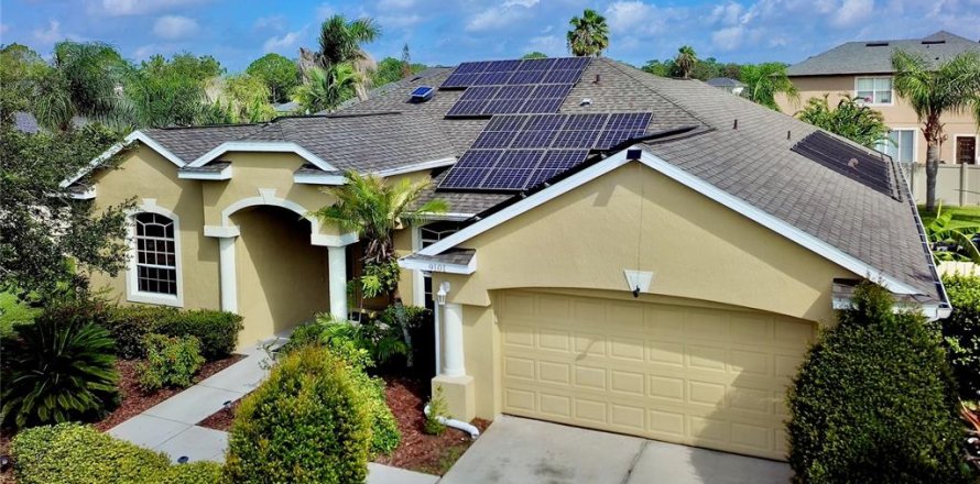 House in Orlando, Florida 4 bedrooms, 226.12 sq.m. № 2237051