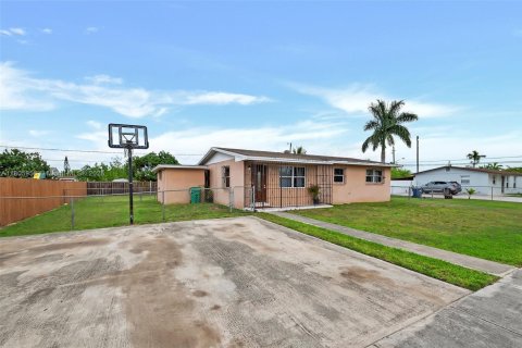 House in Homestead, Florida 3 bedrooms, 92.9 sq.m. № 1746029 - photo 2