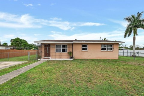 House in Homestead, Florida 3 bedrooms, 92.9 sq.m. № 1746029 - photo 1
