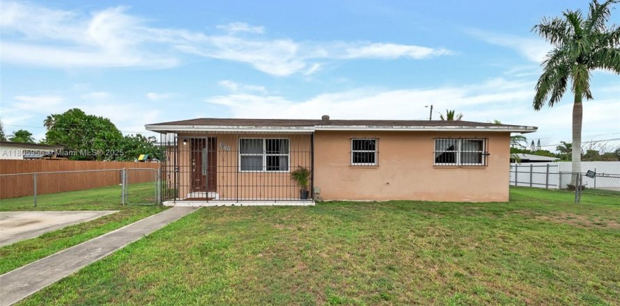 House in Homestead, Florida 3 bedrooms, 92.9 sq.m. № 1746029