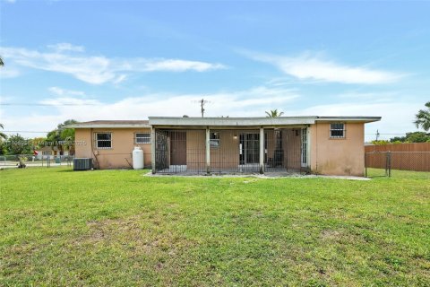House in Homestead, Florida 3 bedrooms, 92.9 sq.m. № 1746029 - photo 20