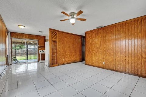House in Homestead, Florida 3 bedrooms, 92.9 sq.m. № 1746029 - photo 5