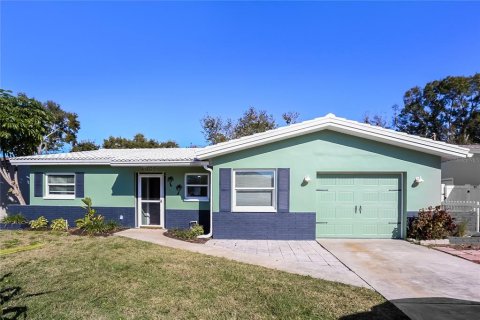 House in Clearwater, Florida 3 bedrooms, 129.51 sq.m. № 1822872 - photo 1
