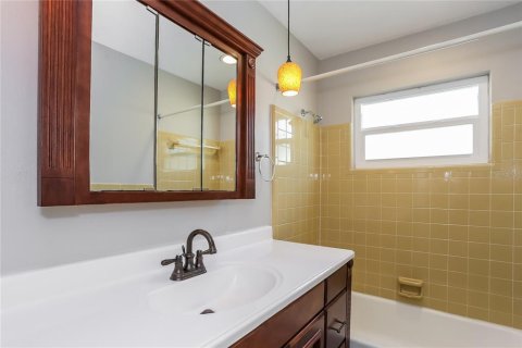 House in Clearwater, Florida 3 bedrooms, 129.51 sq.m. № 1822872 - photo 15