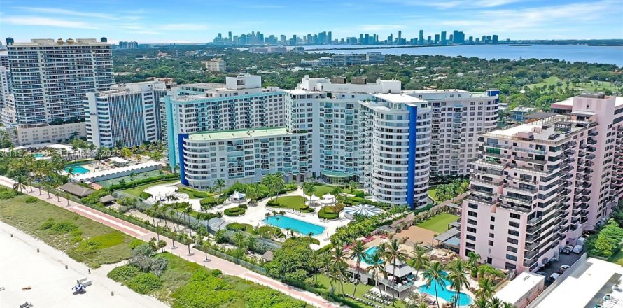 Condominio en Miami Beach, Florida, 2 dormitorios № 2034752